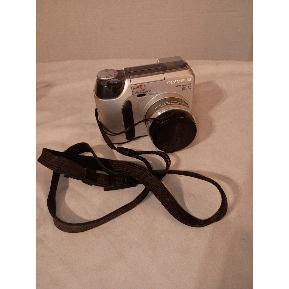Olympus Camedia C-700 Ultra Zoom Digital Camera Silver 10x Optical Zoom Vintage